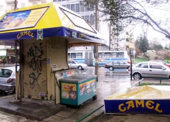 Το τέλος μιας εποχής: Η εξαφάνιση των περιπτέρων – Γιατί μπήκαν 6.300 λουκέτα σε 15 χρόνια