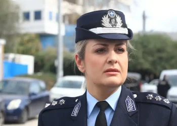 Σούσουρο με την Κωνσταντία Δημογλίδου: Άγνωστος άνδρας την «φιλά» στο στόμα, όπως δεν την έχουμε ξαναδεί