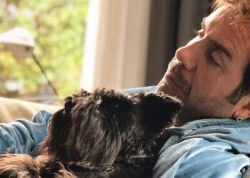 Επώδυνες ώρες για τον Γιώργο Μαζωνάκη: Πέθανε το σκυλάκι του – «Είναι στα τάρταρα»