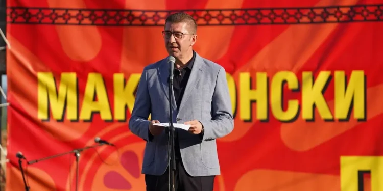 Μίτσκοσκι: «Η μακεδονική ταυτότητα δεν είναι ελληνική, σερβική ή βουλγαρική»