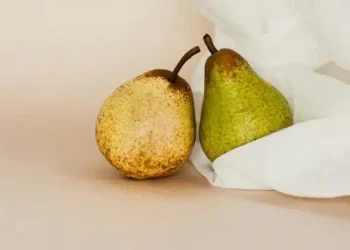 Οι γυναίκες μετά τα 50 πρέπει να τρώνε αυτά τα 2 φρούτα κάθε μέρα για να χάσουν βάρος, σύμφωνα με διατροφολόγο