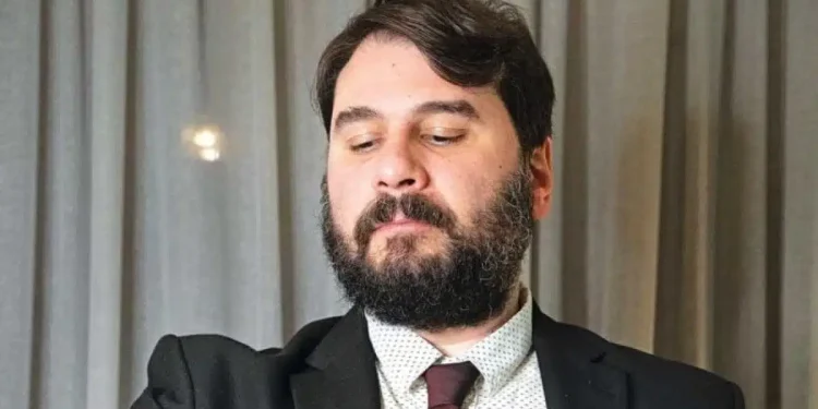 «Δυστυχώς δεν είμαι Αλβανός – Αυτές τις μέρες θα προτιμούσα να είμαι οτιδήποτε, εκτός από Έλληνας»: Ξεσπά ο Πάρις Ρούπος