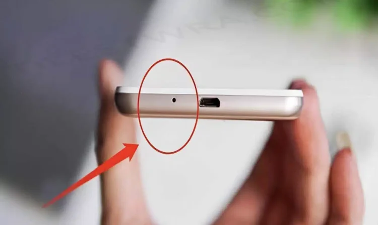 Η μικρή στρογγυλή τρύπα στο τηλέφωνο έχει μια πολύ σημαντική λειτουργία