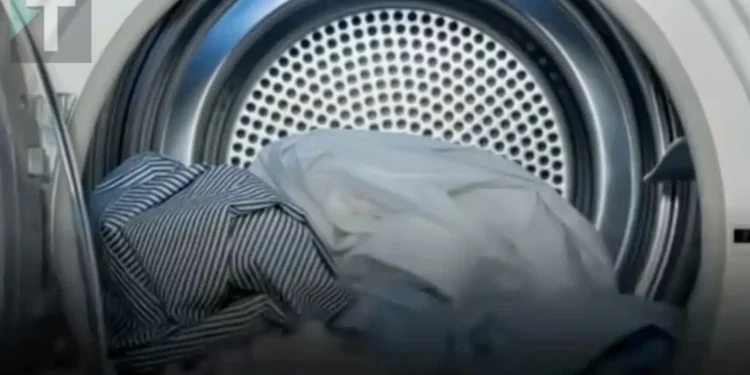 Τα πλυντήρια ρούχων διαθέτουν μια ειδική λειτουργία που βοηθά να στεγνώσουν τα ρούχα πιο γρήγορα