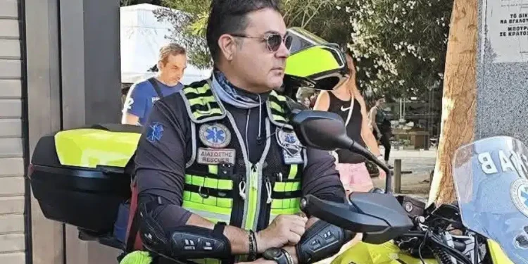 Καλλιθέα: Μάχη για τη ζωή του δίνει ο διασώστης του ΕΚΑΒ – Έκκληση για αίμα