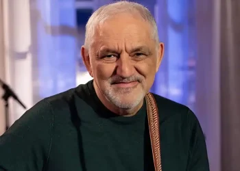 Στο νοσοκομείο ο Νίκος Πορτοκάλογλου λόγω ξαφνικής αδιαθεσίας – Υποβλήθηκε σε επέμβαση