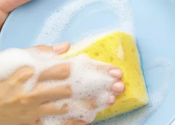 Αυτό είναι το επικίνδυνο πιάτο που πωλείται και στην Ελλάδα και μολύνει τα τρόφιμα με τοξική ουσία – Δείτε μάρκα και φωτογραφία