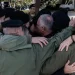 Συγκινητική στιγμή στη ΔΕΘ: Οι γονείς του αδικοχαμένου αρχιφύλακα Γιώργου Λυγγερίδη συναντούν τη διμοιρία του