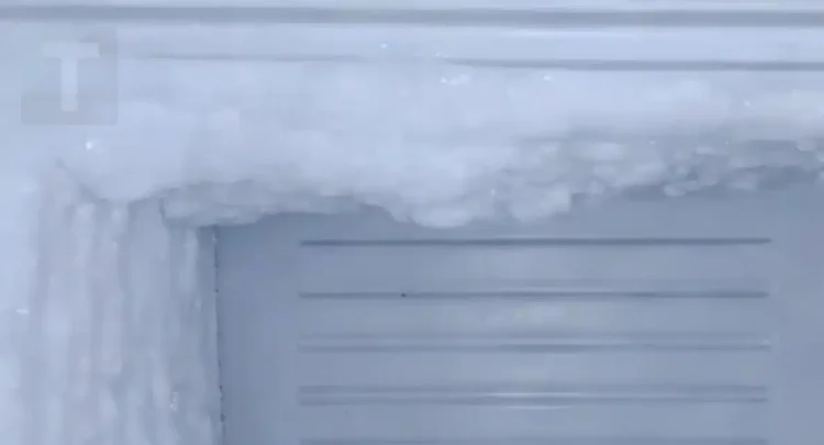 Η γιαγιά μου, μου έμαθε αυτό το κόλπο για να ξεπαγώνει την κατάψυξη γρήγορα και με σχεδόν μηδέν προσπάθεια. Δείτε πώς λειτουργεί.