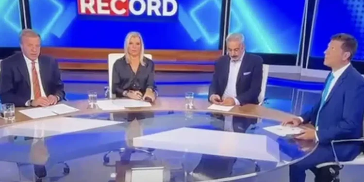 Η στιγμή που τα 5,2 Ρίχτερ πιάνουν στον αέρα τους δημοσιογράφους της ΕΡΤ