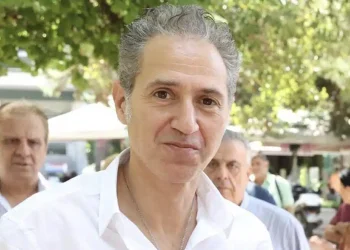 Δημήτρης Κόκοτας: Εξελίξεις με την υγεία του – «Όταν περπατάει στο δωμάτιο η γυναίκα του, εκείνος…»