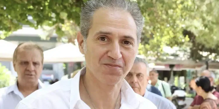 Δημήτρης Κόκοτας: Εξελίξεις με την υγεία του – «Όταν περπατάει στο δωμάτιο η γυναίκα του, εκείνος…»