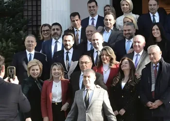 50 βουλευτές της ΝΔ τον θέλουν: Αυτός είναι ο αντικαταστάτης του Μητσοτάκη και νέος Αρχηγός της Νέας Δημοκρατίας