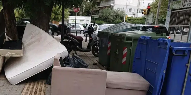 Δήμοι: Πετάτε ογκώδη αντικείμενα; – Φυλάκιση και πρόστιμα μέχρι 60.000 εupώ
