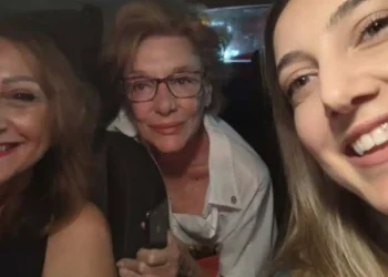 Η Μάρω Κοντού ζήτησε από δύο γυναίκες να την πάρουν μαζί στο αυτοκίνητο λόγω της απεργίας των ταξί