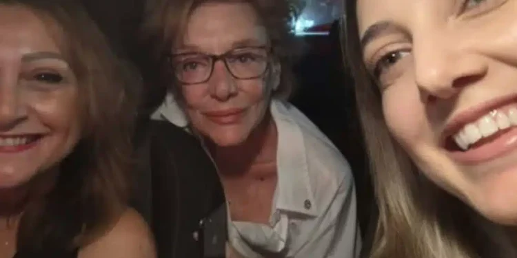 Η Μάρω Κοντού ζήτησε από δύο γυναίκες να την πάρουν μαζί στο αυτοκίνητο λόγω της απεργίας των ταξί