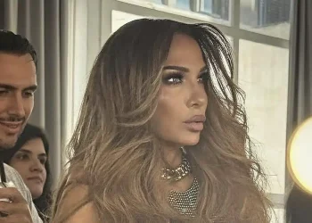 Χαμός με πασίγνωστη Ελληνίδα που μοιάζει με την… Τζένιφερ Λόπεζ