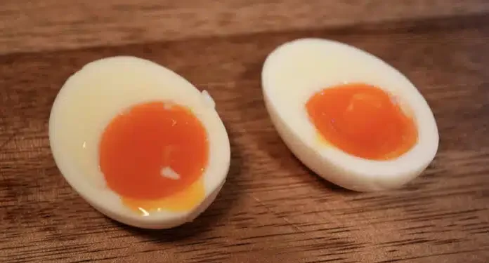 Οι γιατροί αποκαλύπτουν ότι η κατανάλωση βραστών αυγών το πρωί μπορεί να κάνει την καρδιά σας να γίνει