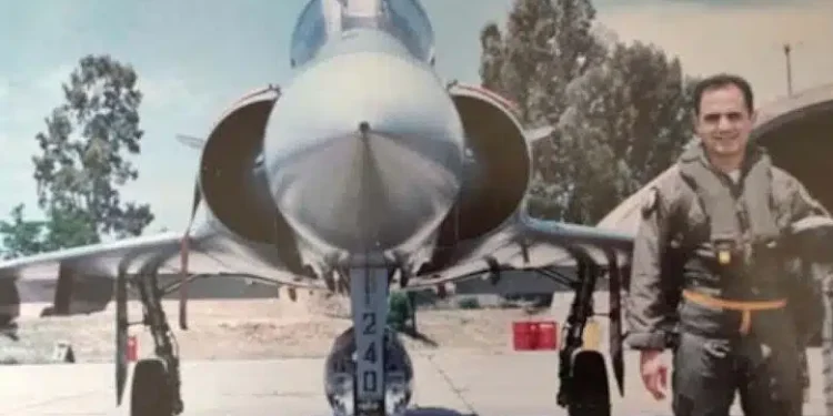 Ήρωας με μπέρτα: Ο Έλληνας πιλότος που θυσίασε τη ζωή του για να μην συντριβεί το Mιράζ 2000 πάνω σε σχολείο