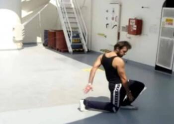 Έχει ξεπεράσει τις 820.000 προβολές: Ανατριχιαστικό ζεϊμπέκικο 45χρονου Έλληνα καταμεσής του Ατλαντικού (video)