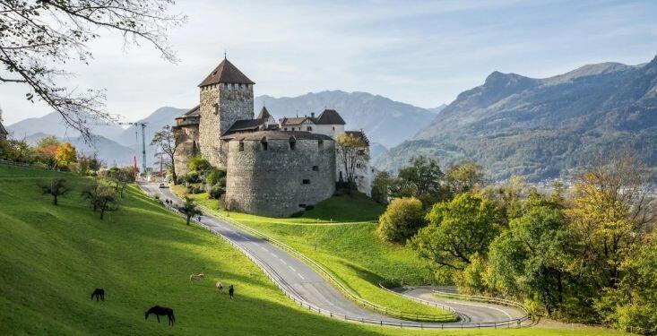 Η πλουσιότερη χώρα στην Ευρώπη ζητάει εργαζόμενους: Οι μισθοί φτάνουν και τις 8.000 ευρώ