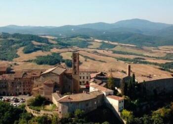 Ποιο ονειρεμένο χωριό δίνει 26.000 ευρώ για να μετακομίσετε εκεί