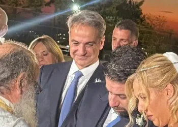 Κουμπάρος ο Κυριάκος Μητσοτάκης: Πάντρεψε την Εβίνα Γιακουμάτου και τον Ελπιδοφόρο Παπανικολόπουλο