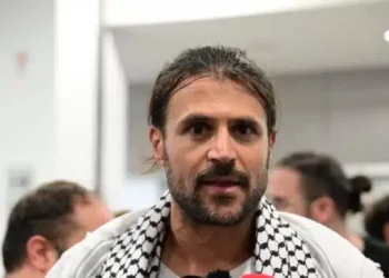 Ιάσωνας Αποστολόπουλος: «Βλέπαμε τους βομβαρδισμούς στη Γάζα – Τύλιξαν την Γκρέτα Τούνμπεργκ με ισραηλινή σημαία και την έφτυναν»