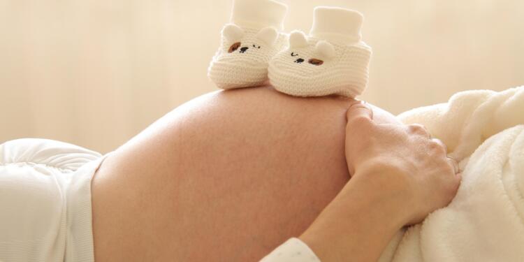 pregnant, maternity, mother, motherhood, expecting, pregnant woman, woman, pregnancy, belly, happy mothers day, baby bump, baby, baby shoes, mom, family, love, parenting, baby socks, parenthood, mum
