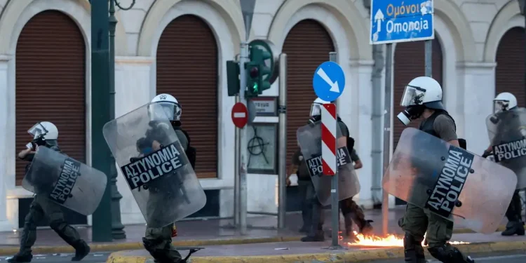 Οι Ρομά καταγγέλλουν ρατσισμό και προετοιμάζουν διαδηλώσεις στο κέντρο της Αθήνας – Αντιδρούν στο σχέδιο αστυνόμευσης των οικισμών