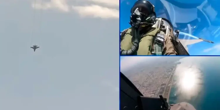 Συγκίνησε ο πιλότος της ομάδας Ζευς στη Θεσσαλονίκη: «Τιμάμε αυτούς που ύψωσαν το όχι και πέταξαν πάνω από τον φόβο»