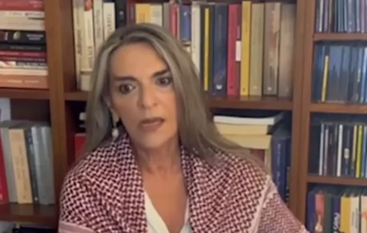 «Έχω απαχθεί από τις Ισραηλινές Ένοπλες Δυνάμεις»: Το βίντεο της Πέτη Πέρκα από την Ελλάδα