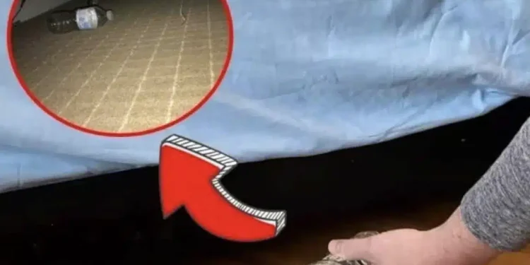 Γιατί πρέπει να ρίξετε ένα μπουκαλάκι με νερό κάτω από το κρεβάτι στο δωμάτιο του ξενοδοχείου μόλις μπείτε μέσα