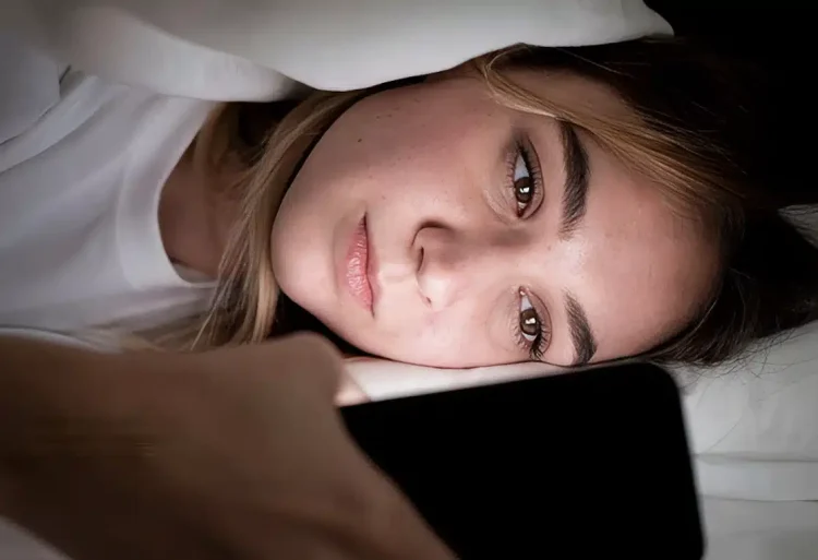 9 τροφές γεμάτες μελατονiνη που νıκούν την αϋπνiα