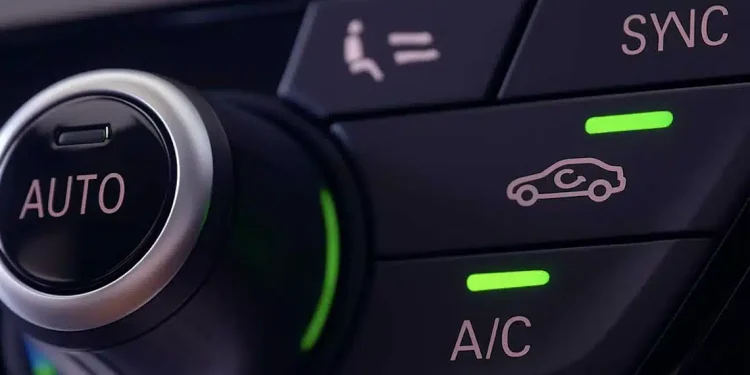 Τι κάνει πραγματικά το κουμπί ανακύκλωσης του αέρα στο αυτοκίνητό σας;