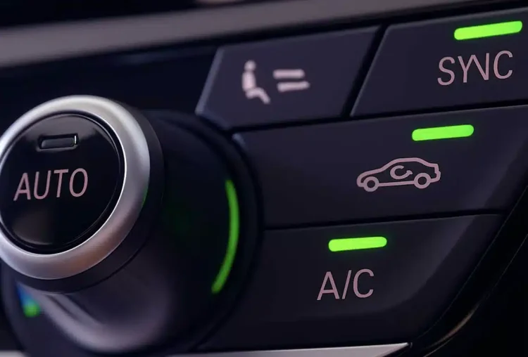 Τι κάνει πραγματικά το κουμπί ανακύκλωσης του αέρα στο αυτοκίνητό σας;