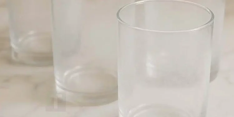 Η γιαγιά μου μού έμαθε αυτό το κόλπο για να κάνω τα θαμπά ποτήρια να αστράψουν σε 2 λεπτά χωρίς καθόλου κόπο. Να πώς γίνεται