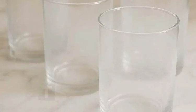 Η γιαγιά μου μού έμαθε αυτό το κόλπο για να κάνω τα θαμπά ποτήρια να αστράψουν σε 2 λεπτά χωρίς καθόλου κόπο. Να πώς γίνεται
