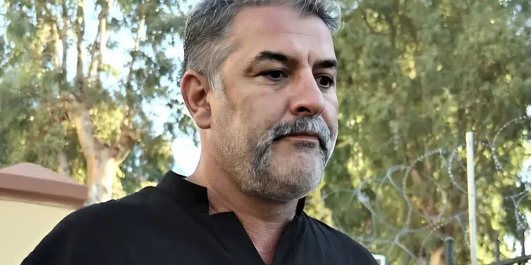 Βασίλης Μπισμπίκης: Ζήτησε συγγνώμη και πήγε γλυκά σε όσους υπέστησαν ζημιές από το τροχαίο που προκάλεσε