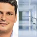Ο νευροχειρουργός γνωστός ως «ο γιατρός των φτωχών» που έχει κατάφερε να αναδείξει το Βοστάνειο Νοσοκομείο ως ένα από τα πιο αξιόπιστα δημόσια νοσοκομεία στη χώρα