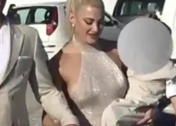 Ιωάννα Τούνη: Η πρώτη επίσημη εμφάνιση με τον νέο της σύντροφο – Στην αγκαλιά της και ο 2χρονος Πάρης