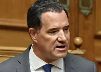 Έξω φρενών ο Άδωνις Γεωργιάδης: «Δέχομαι ισόβια εάν βρεθεί εμπλοκή μου στα Τέμπη»