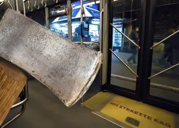 Τρόμος στην Αθήνα: Επιβάτης με τσεκούρι μέσα σε αστικό λεωφορείο – Οι καθοριστικές κινήσεις του οδηγού