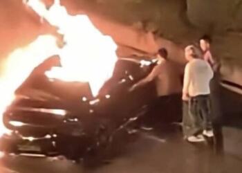 Πανικός με νέο ηλεκτρικό αυτοκίνητο ανερχόμενης μάρκας – Κόλλησαν οι πόρτες και κάηκε ο οδηγός