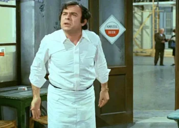 Έσερνε μια ζωή το καρότσι της ανάπηρης μάνας του που δεν τον άφηνε να παντρευτεί