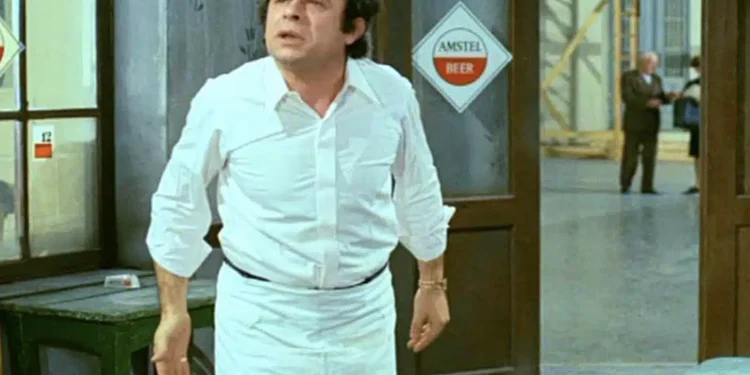 Έσερνε μια ζωή το καρότσι της ανάπηρης μάνας του που δεν τον άφηνε να παντρευτεί