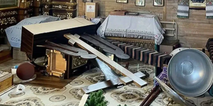 Βίνιτσα: Εισέβαλε σε εκκλησία και μαχαίρωσε στο λαιμό τον ιερέα – Τον πυροβόλησαν οι αστυνομικοί