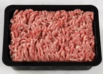 Συναγερμός σε γνωστές αλυσίδες σούπερ μάρκετ στην Ελλάδα – Ανακαλείται κιμάς λόγω σαλμονέλας