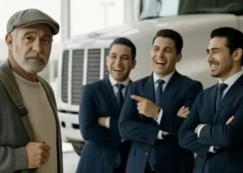 «Θα πάρω πέντε φορτηγά Μερσέντες», είπε ο άντρας με τα κουρέλια ρούχα. Όλοι γέλασαν και τον κορόιδεψαν, μέχρι που κατάλαβαν το λάθος τους — αλλά τότε ήταν πια αργά.