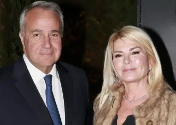 Ξέσπασε η σύζυγος του Βορίδη μετά την επίθεση κουκουλοφόρων στην οικογένειά της: «Επαναστάτης αριστερός σημαίνει…»